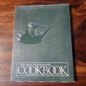 New 1986 - The Avon International Cookbook